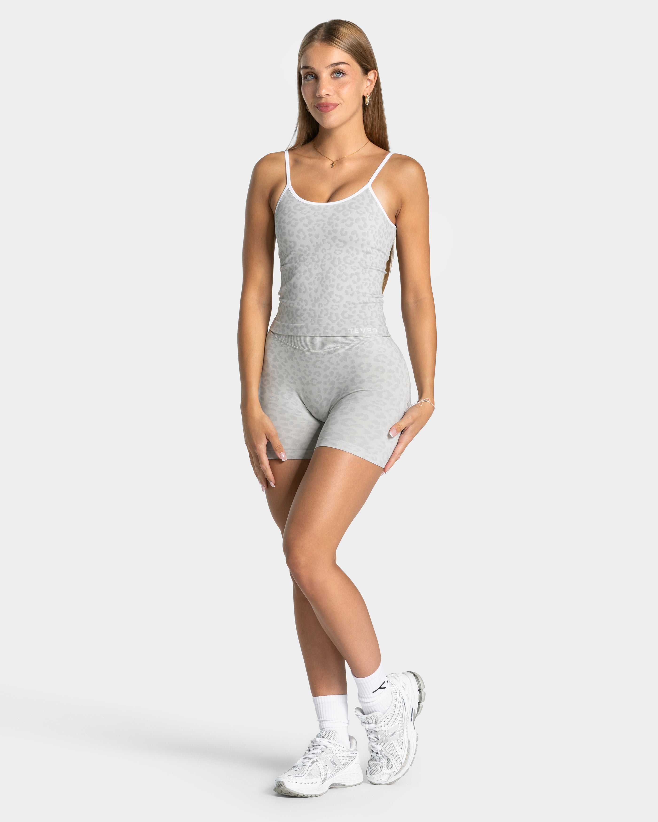 Contrastline Sculpt Scrunch Shorts "Leo Hellgrau"