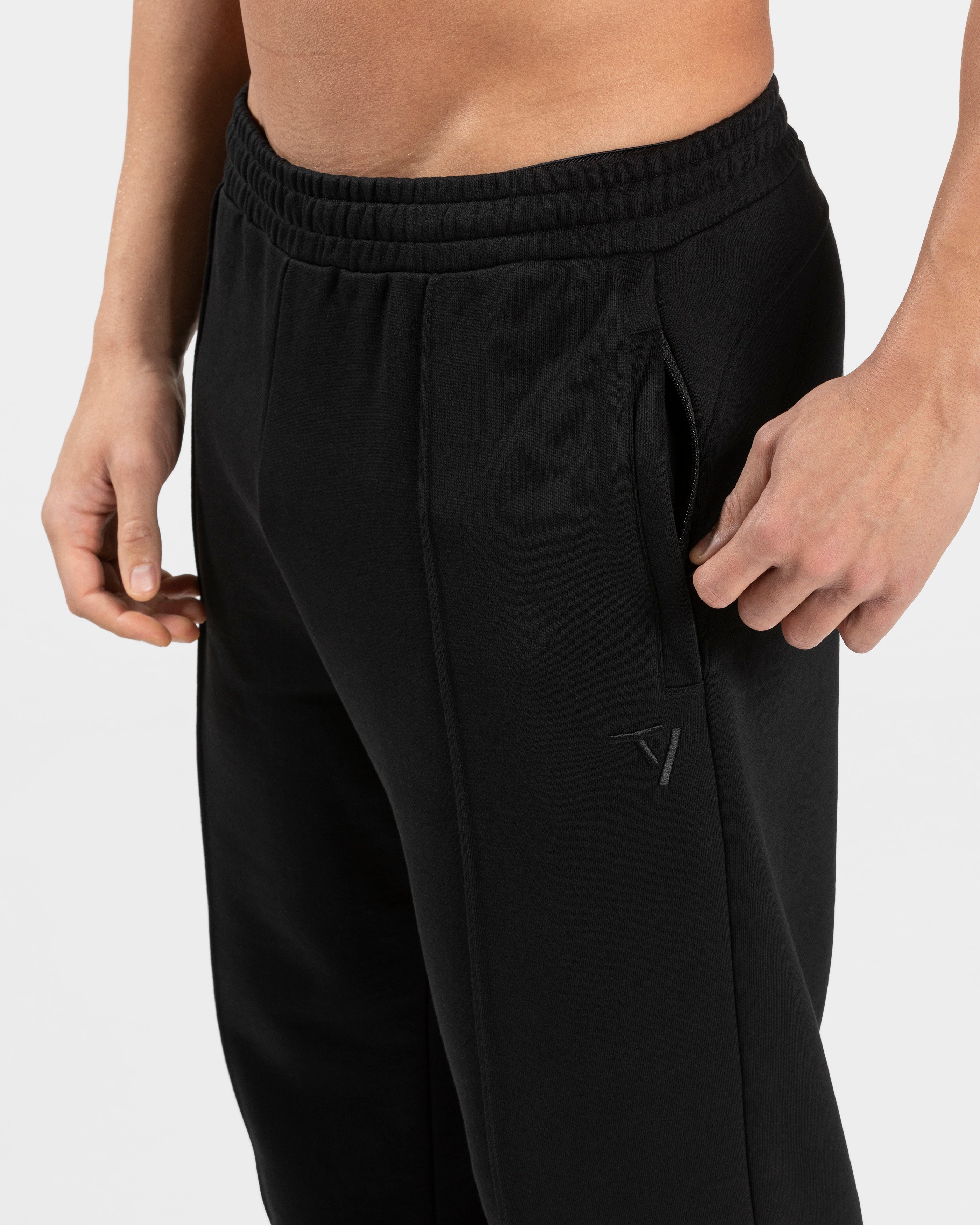 Contrastline Straight Leg Jogger „Schwarz“