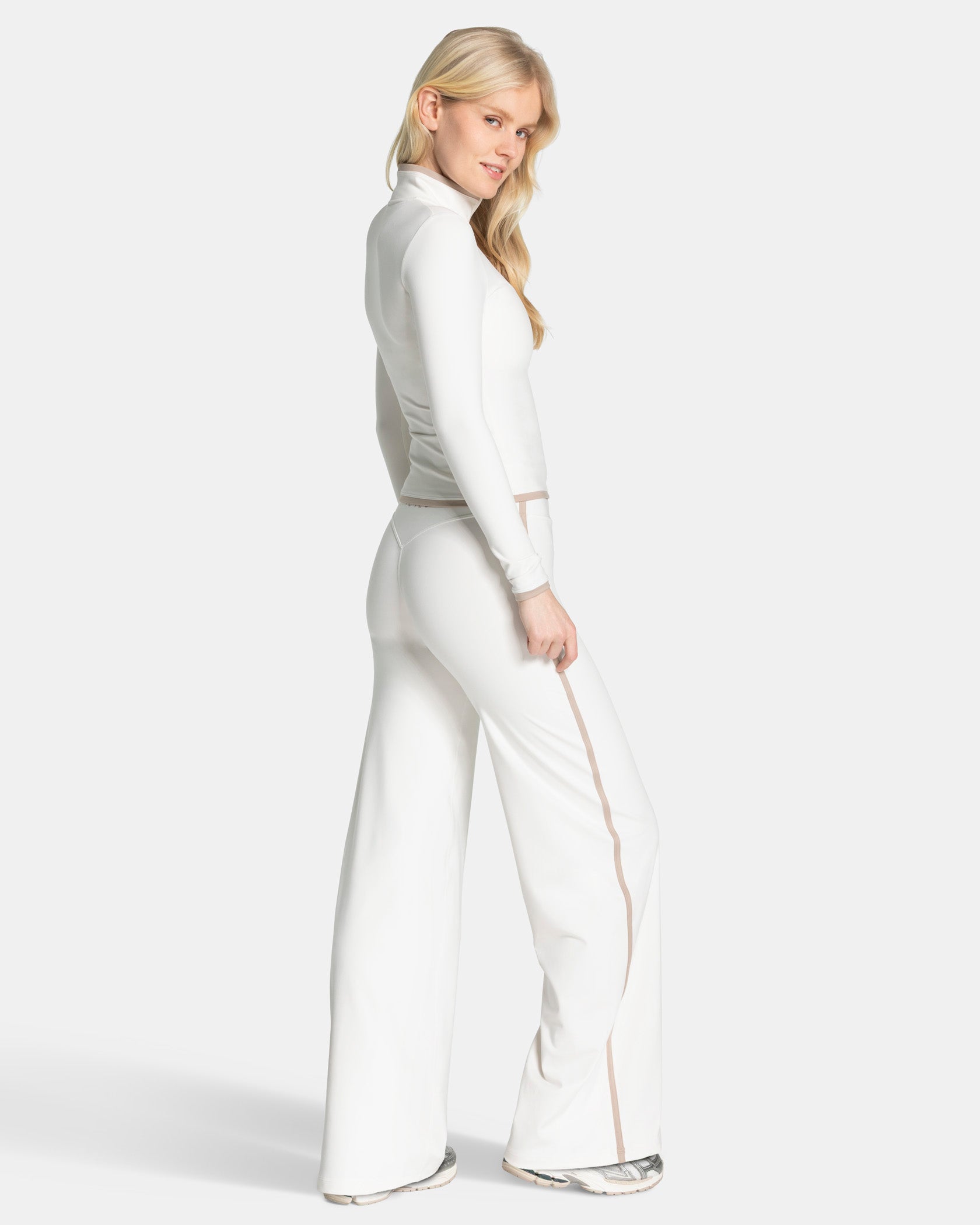 Soft Shaping Jacke mit Reißverschluss „Off White“