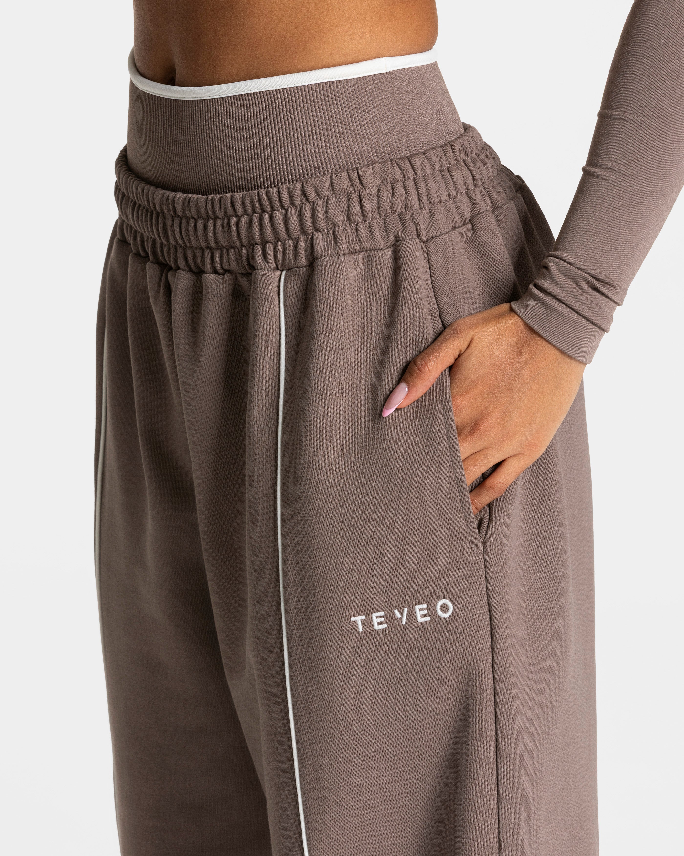 Contrastline Wide Leg Jogger „Mokka“